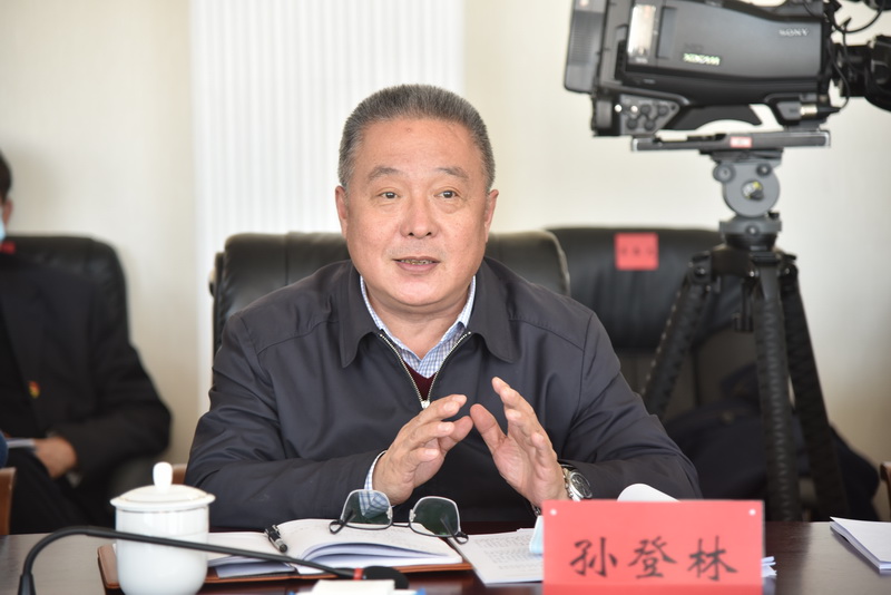 孙登林就学校相关情况进行汇报